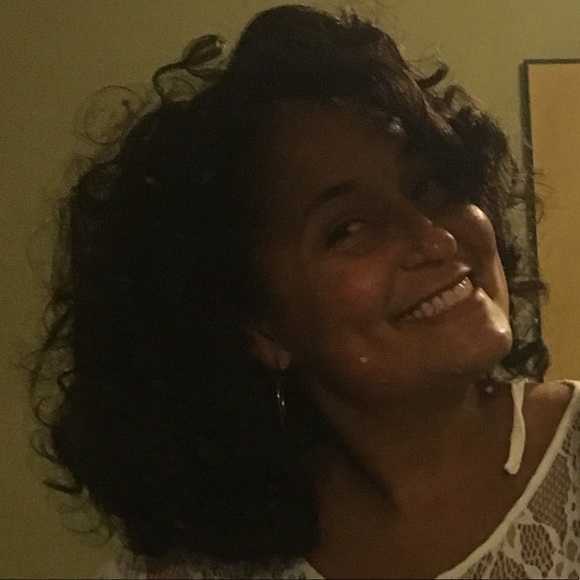 Meet your Posher, Cynthia - Picture 1 of 1